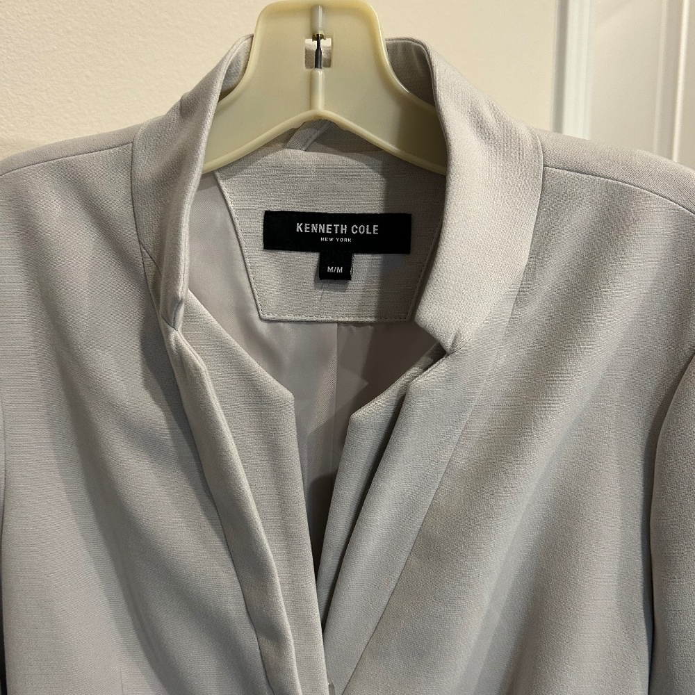 Kenneth Cole Topper